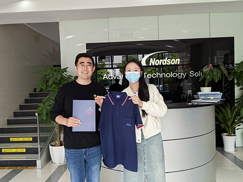 Polo衫定制提供送貨上門服務(wù)