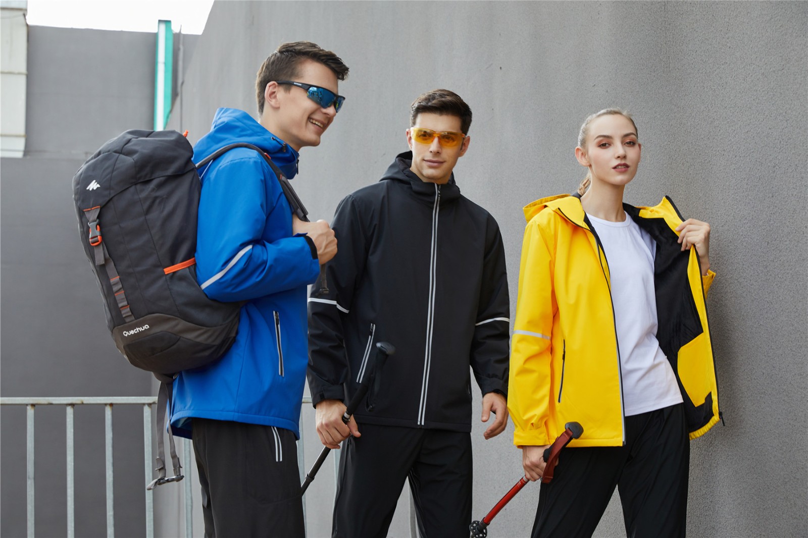 運(yùn)動(dòng)休閑沖鋒衣模特上身展示圖